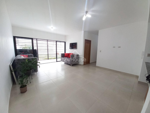 Apartamento En Venta Con Cuarto De Servicio Y Patio En Torre Próximo Al Homs Wpa64