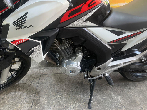 Imagem 2 de 8 de Honda Cb 250 Twister - 2019 - Branca - King Motos
