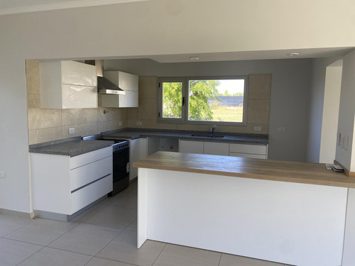 Casa De 3 Dormitorios En Alquiler En La Castilla Club De Campo