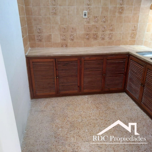 ¡¡¡casa, A Una Cuadra De Comercio, 2 Dorm, Jardín, Patio!!!