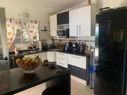 Se Vende Casa, 3 Dormitorios, Con Amplio Terreno, A 1 Cuadra De La Playa, En Lomas De Solymar. Ciudad De La Costa.