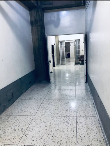 3 Galpones En Edificio Indistria Las Adjuntas