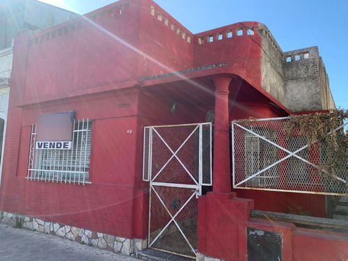 Casa A Metros De Hipolito Yrigoyen