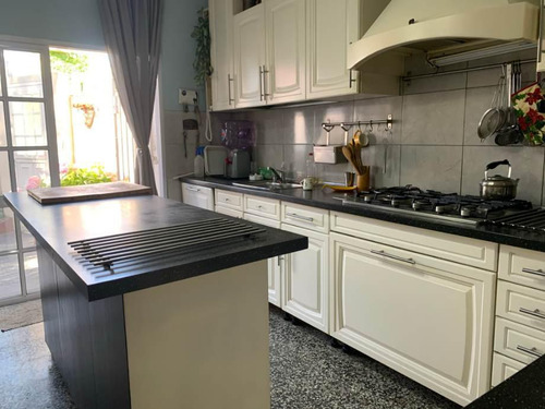 Venta Casa En Lanús Oeste Con Salón De Fiestas De 100m2