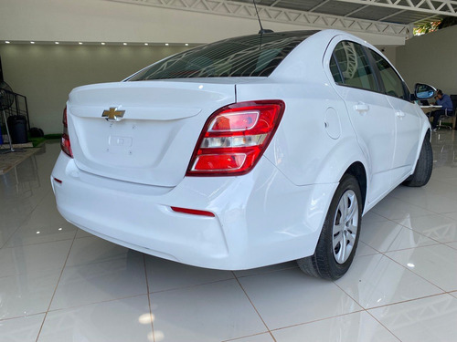 Imagen 2 de 7 de Chevrolet Sonic 2017