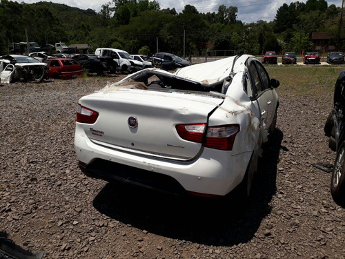 Imagem 3 de 8 de Sucata Fiat Gran Siena 2015 1.4 Flex - Rs Auto Peças