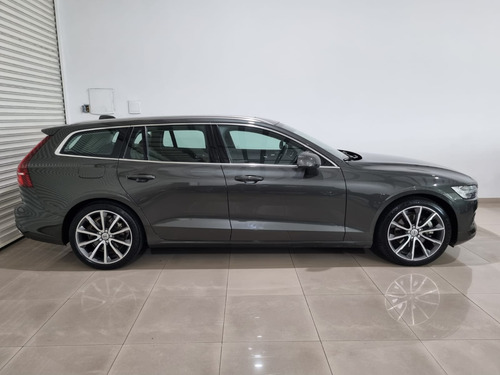Volvo V60 2.0 T5 Momentum Drive-e 5p