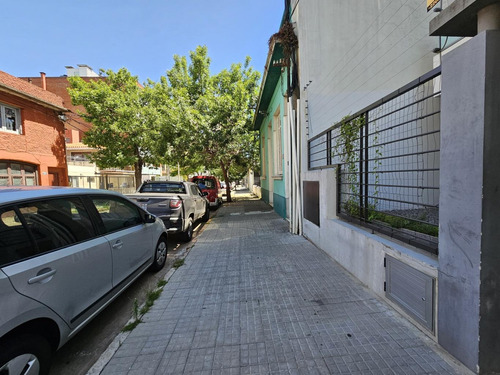 Venta  P. Batlle Monoambienta Con Patio Y Jardín