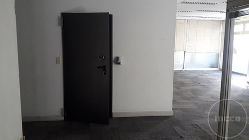 Local Y Oficinas Con Mejoras - En Ciudad Vieja Desarrollado En 3 Plantas