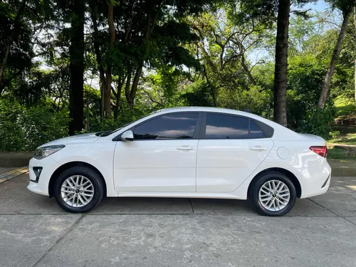Kia Rio Vibrant 1.4 Mt