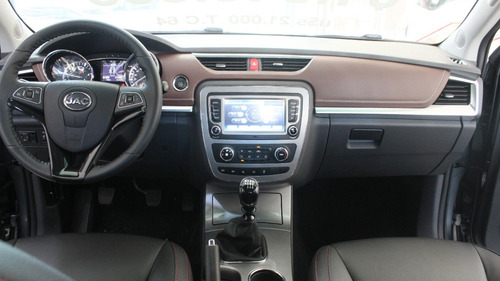 Imagen 17 de 22 de Jac T6 2.0 Luxury Manual 4x4 Dob Cabina 2022