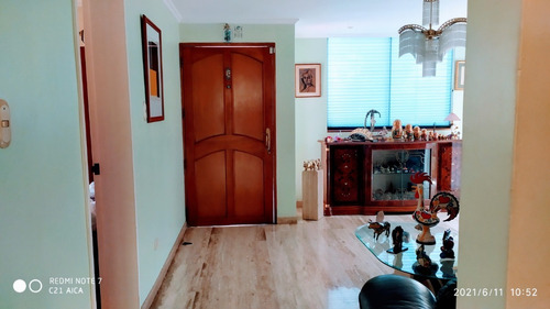 Imagen 3 de 25 de Qta En Venta Calle Cerrada Con Garita Y Portón Electrico. Los Naranjos Del Hatillo