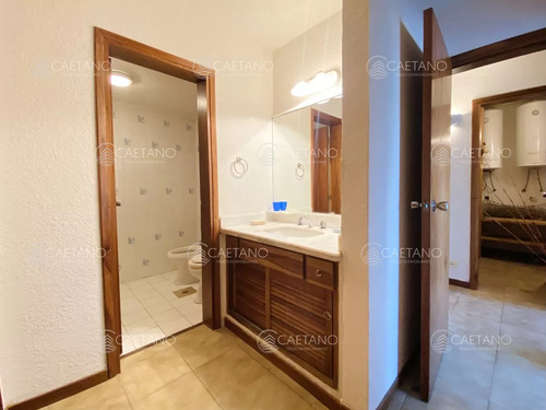 Venta Apartamento 3 Dormitorios, Piso Alto, Torre Tradicional En Punta Del Este