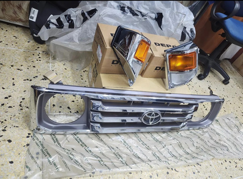 Parrilla Toyota Machito 2002- 2008 Cromada