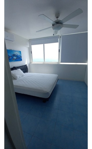 Vendemos Apartamento Duplex, En El Edificio Laguna Beach, Con Playa Privada, 1/2/1 Xavijennyinmuebles