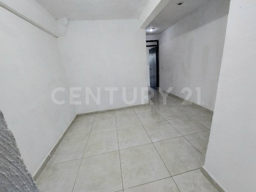 Imagen 13 de 20 de Casa En Venta De 3 Niveles En Bulevares Del Lago