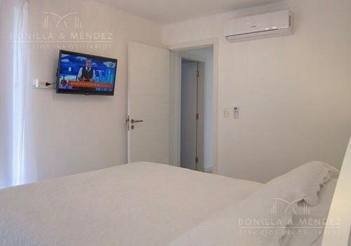 Wind Tower, Excelente Unidad Equipada De 2 Dormitorios, 1 De Ellos En Suite!