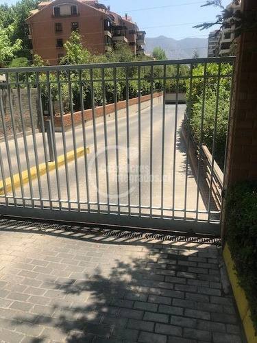 Imagen 2 de 4 de Estacionamiento En Venta En Vitacura