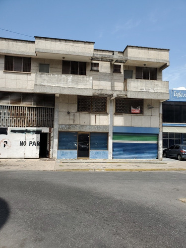 Imagen 1 de 7 de Se Vende Edificio Con Galpon