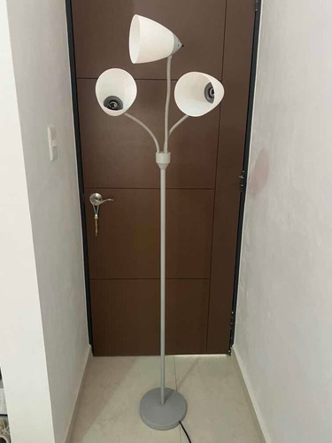 Lampara De Piso Con 3 Focos