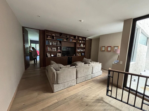 Venta De Casa En Lomas De Tarango Con Jardín Y Terraza