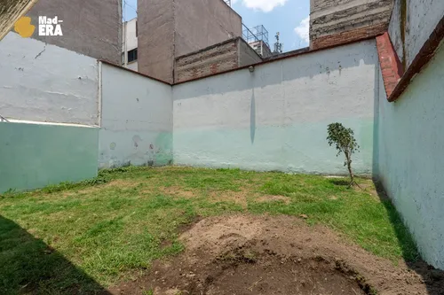 Casa De 4 Recamaras Con Uso De Suelo Comercial Y Jardín Junto Al Centro Médico La Raza