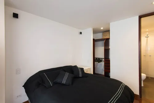 Apartamento En Arriendo En Chicó Navarra. Cod A19935