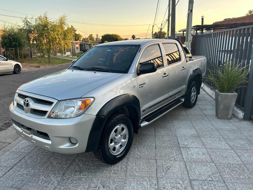 Toyota Hilux 2.5 Cab Doble 4x2