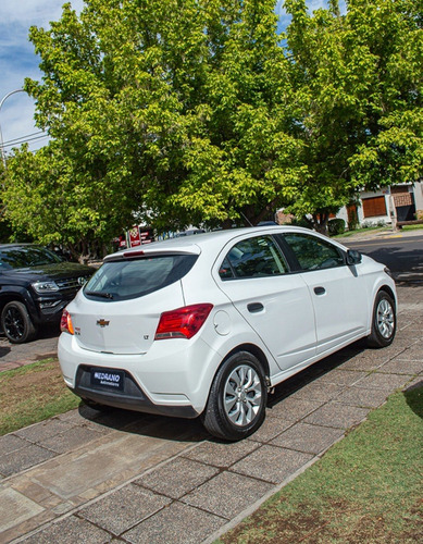 Imagen 8 de 18 de Chevrolet Onix 1.4 Lt