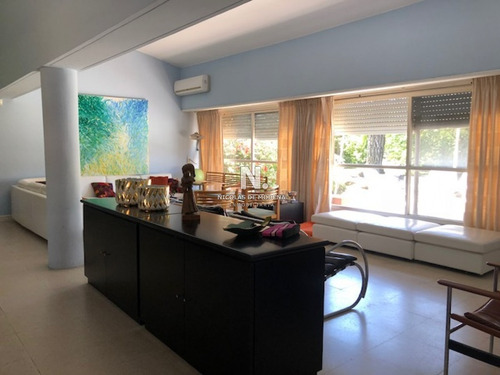 Hermosa Casa En Venta En Zona De Playa Mansa.- Ref: 3522