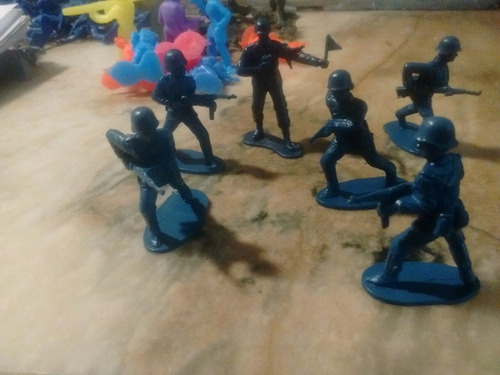 Imagen 5 de 5 de Lote De Antiguos Soldaditos De Plastico Alemanes Impecables