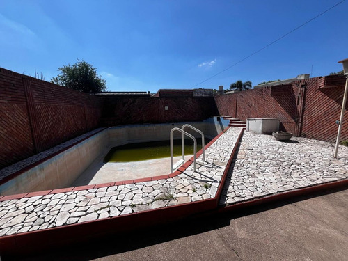 Se Vende Importante Casa En Centro 2