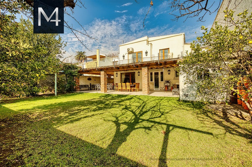 Casa En Venta De 4 Dorm. En Ñuñoa