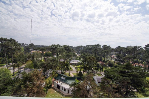Moderno Apartamento De Dos Dormitorios - Punta Del Este- Ref: 30614