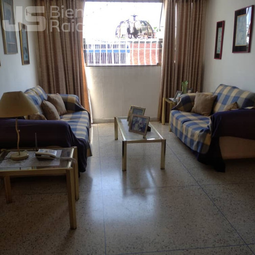 Apartamento En Venta Urb Fundacion Maracay Ii 06js
