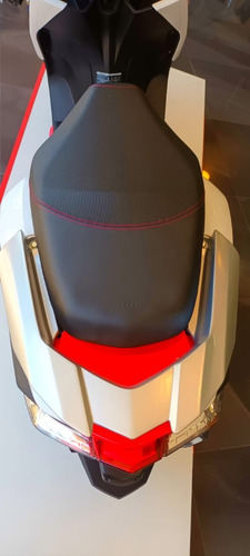 Imagen 10 de 16 de Honda Elite 125 Fi Tricolor Honda Redbikes