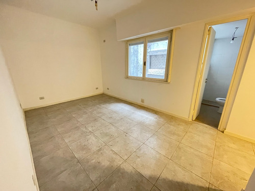 3 Ambientes Próximo A Plaza Las Heras. Reciclado. Interno. Apto Crédito.