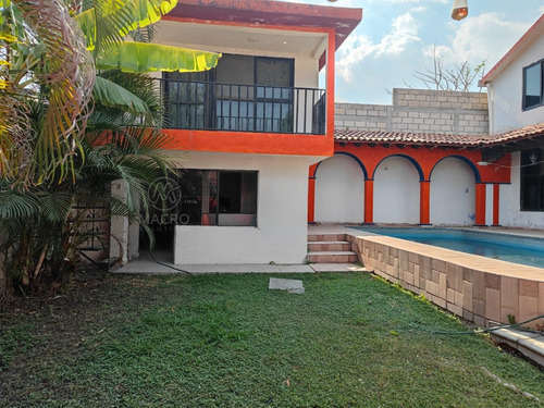 Casa En Venta En Col. Las Brisas, Temixco, Morelos Con Alberca Y Jardín.