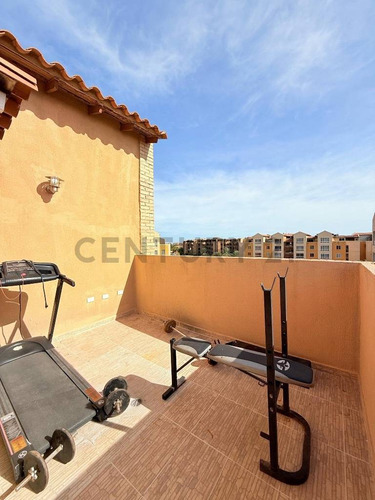 En Venta Penthouse De Esquina En El C. R. Marina Del Rey