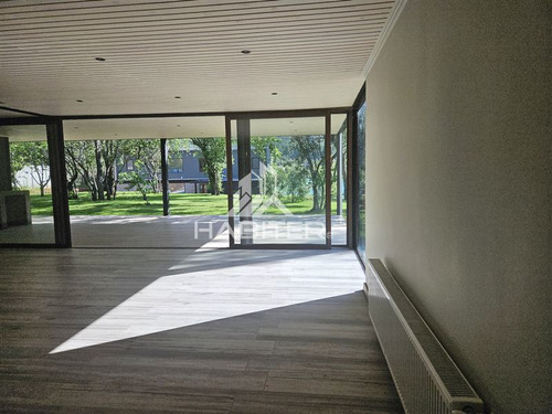 Casa En Venta De 5 Dorm. En Colbún