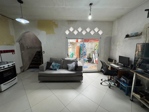 Ph En Venta 3 Ambientes Con Patio Isidro Casanova