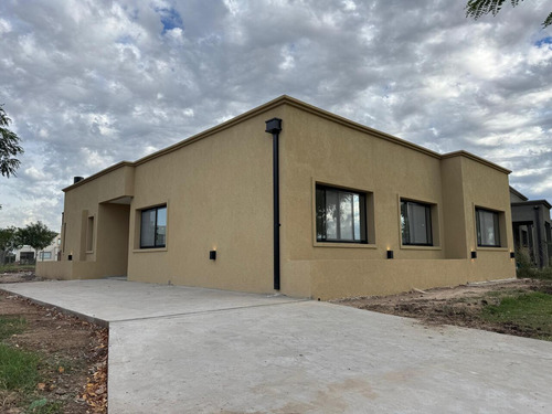 Venta De Casa 5 Ambientes A Estrenar En Barrio San Pablo