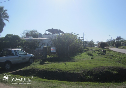 Casa Y Locales Comerciales Rambla De Cuchilla Alta Ref Y100