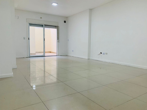 Monoambiente En Alquiler Con Patio Ubicado A Metros Del Subte B Zona Villa Urquiza