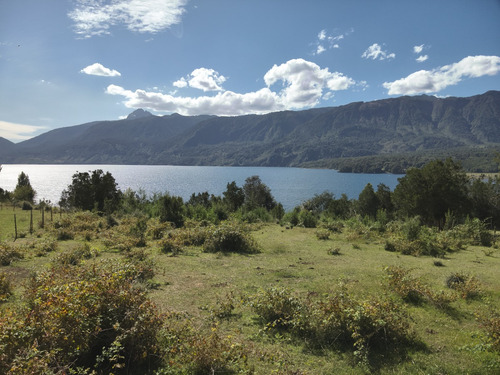 Terreno Con Orilla De Playa En Lago Rupanco