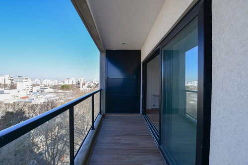 Semipiso De Dos Dormitorios, Balcon Y Cochera.
