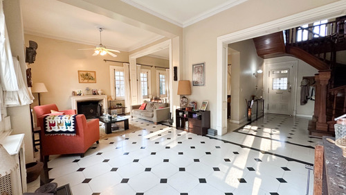 Venta Casa 7 Ambientes Estilo Alemán Pileta Martínez