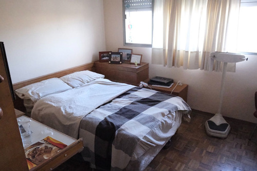 Apartamento En Venta De 5 Dormitorios C/ Cochera En Montevideo