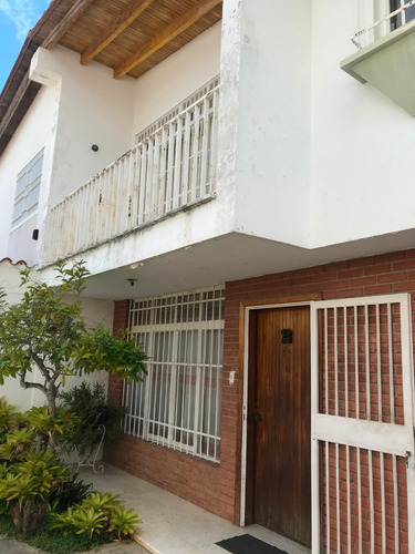 Imagen 2 de 14 de Casa En El Cafetal En Venta