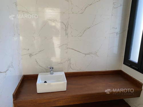 Imagen 16 de 25 de Casa En Venta En El Canton - Maroto Propiedades